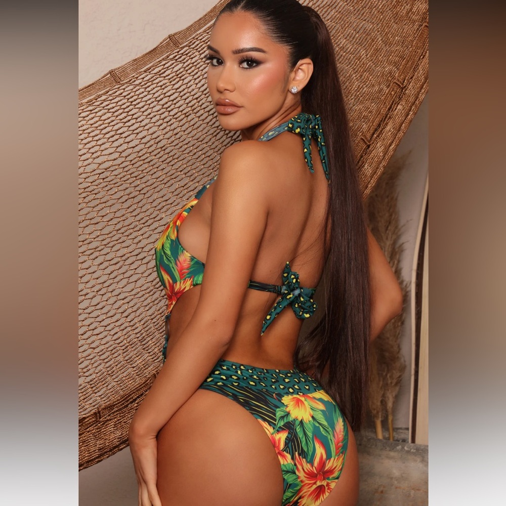 BRAND NEW ONE PIECE FLORAL SWIMSUIT WITH WOODEN RINGS - Picture 7 of 13